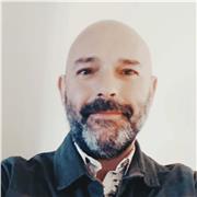 Veterinario, imparte clase de Biología